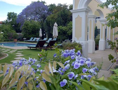 SA-Winelands-River Manor- Pool gardens