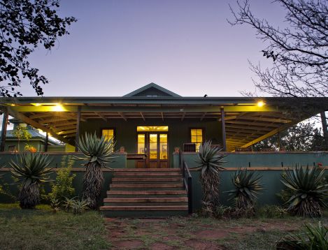 SA-Natal-ThreeTreeHill-Lodge at dusk