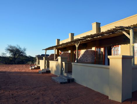 NA-Zebra Kalahari Lodge-Außenansicht